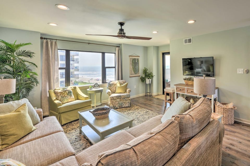 Summer Winds Resort Condo w/ Ocean Views! House in Indian Beach