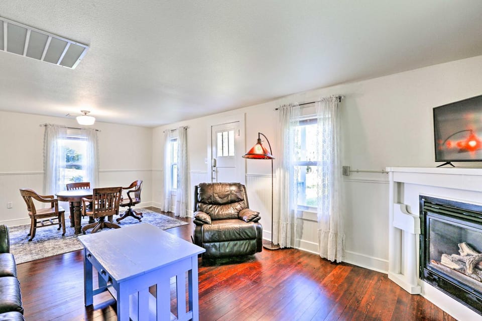 Ferndale Cottage on Private 20 Acre Farm! House in Washington