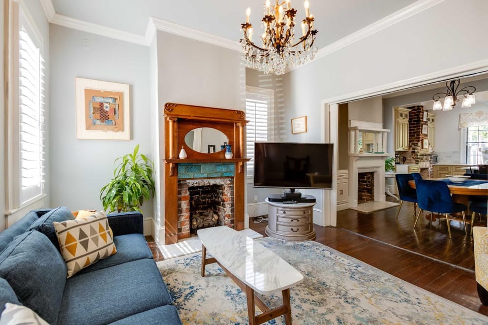 Private Hot Tub: Historic Savannah Home House in Savannah