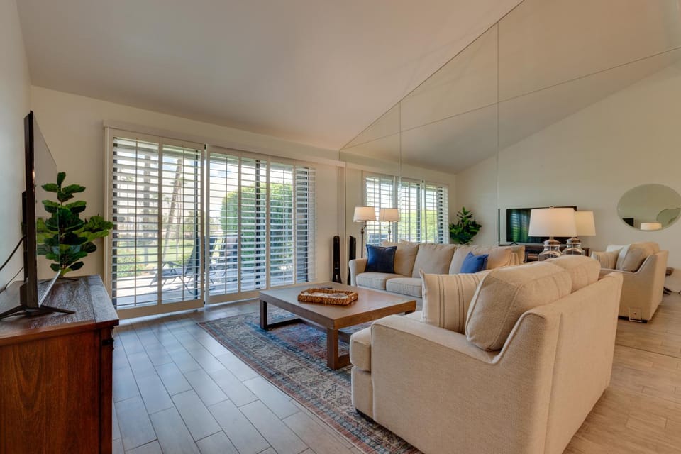Beautiful Gated Country Club, Prime Location House in Palm Desert