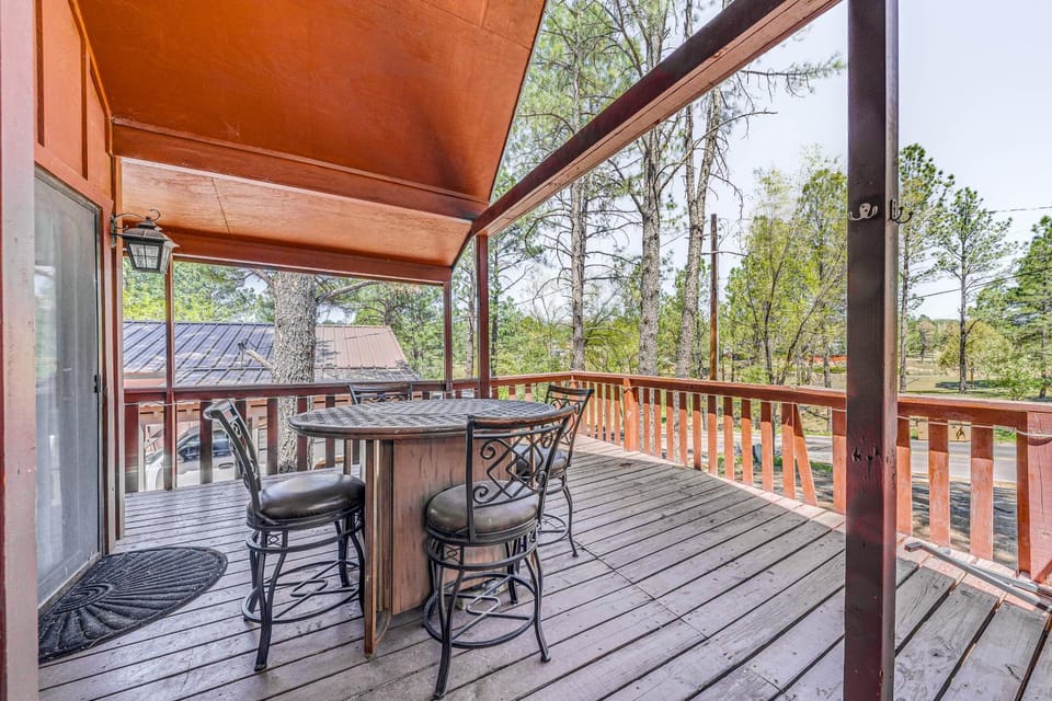 Ruidoso Family Cabin, Short Walk to Downtown! Cabin in Ruidoso