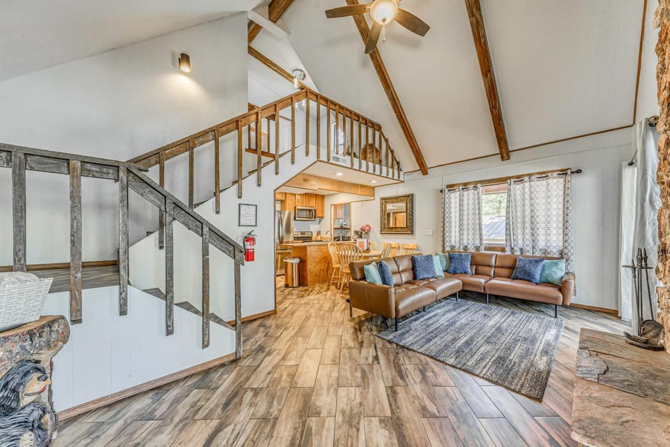 Ruidoso Family Cabin, Short Walk to Downtown! Cabin in Ruidoso