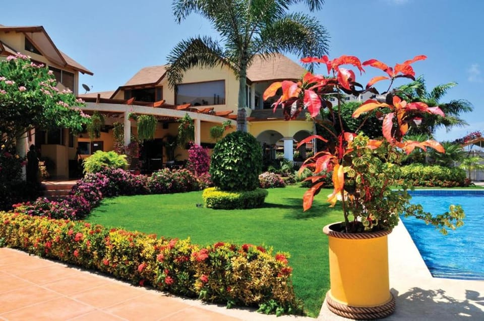 Property building, Garden