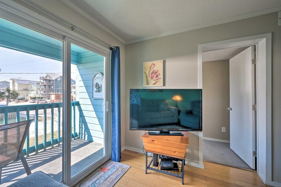 Condo w/ Balcony & Pool: Walk to 2 Beach Accesses! House in Carolina Beach