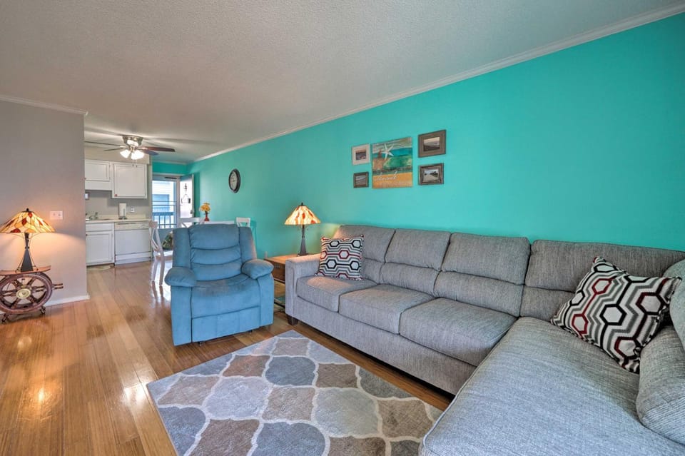 Condo w/ Balcony & Pool: Walk to 2 Beach Accesses! House in Carolina Beach