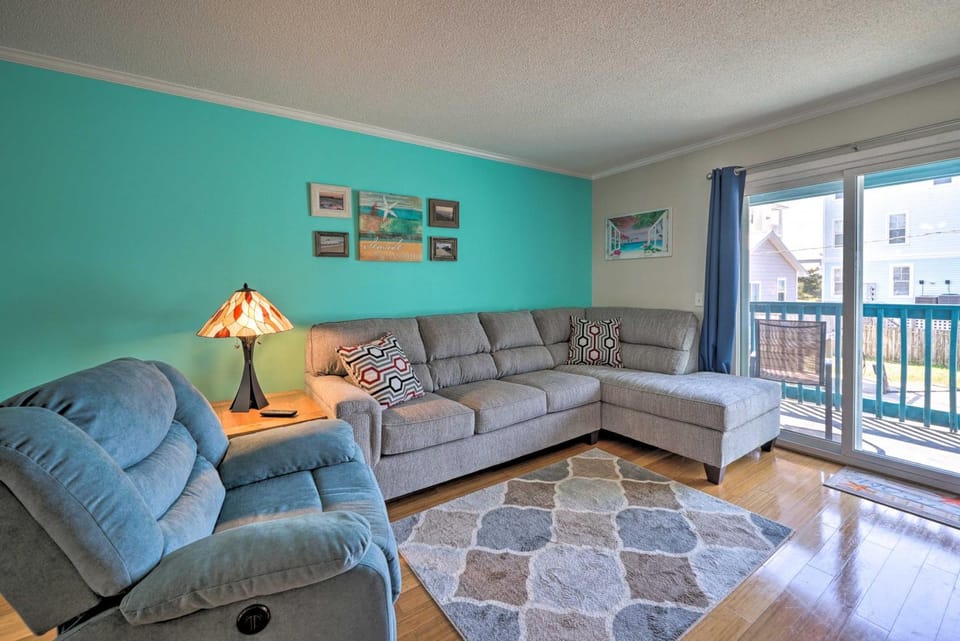 Condo w/ Balcony & Pool: Walk to 2 Beach Accesses! House in Carolina Beach