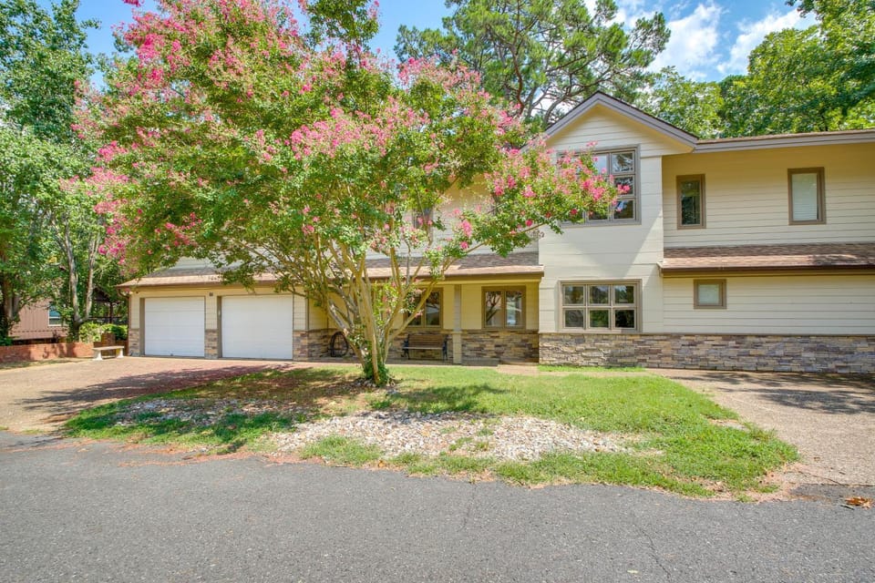 Boat Dock, Personal Watercraft: Lake Hamilton Home House in Hot Springs