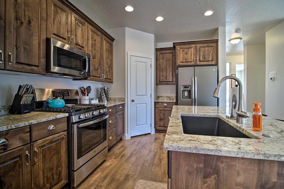 Modern Washington Home - Pool & Trail Access! House in Washington