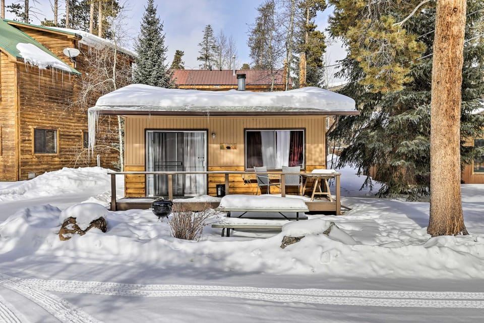 Direct Beach Access: Grand Lake Cabin w/ Deck! Cabin in Grand Lake