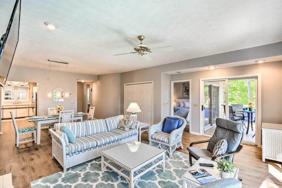 Views, Pools & Marina: Lake Keowee Condo! House in Lake Keowee