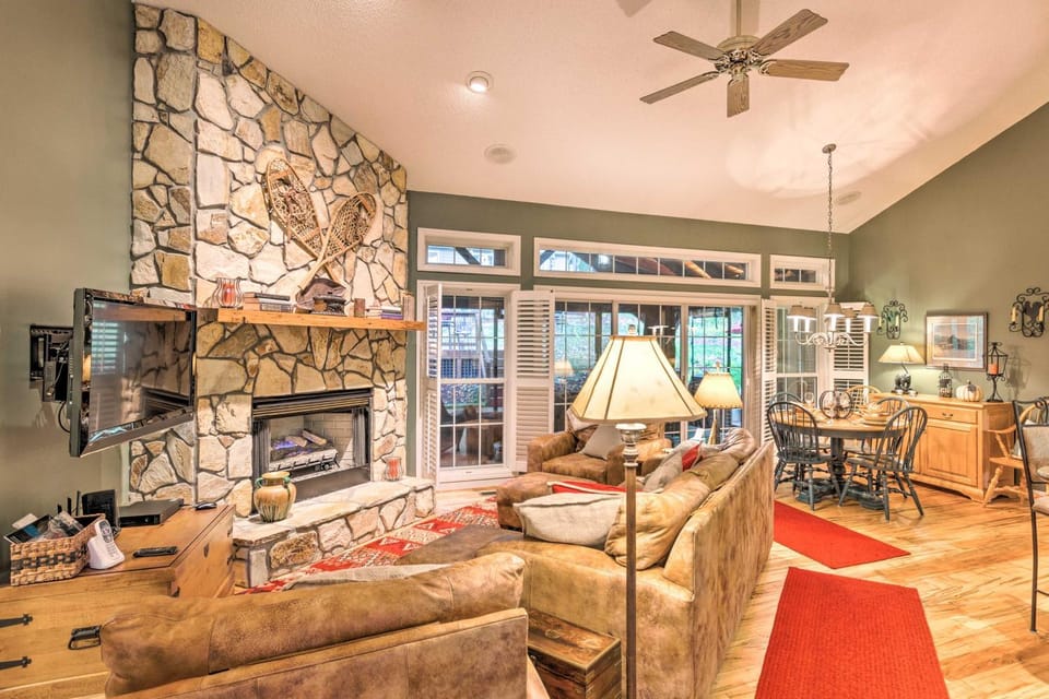Screened Porch + 3 Decks: Beech Mountain Cabin Cabin in Beech Mountain