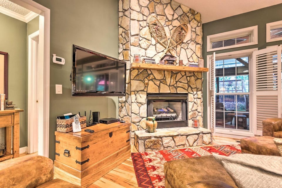 Screened Porch + 3 Decks: Beech Mountain Cabin Cabin in Beech Mountain