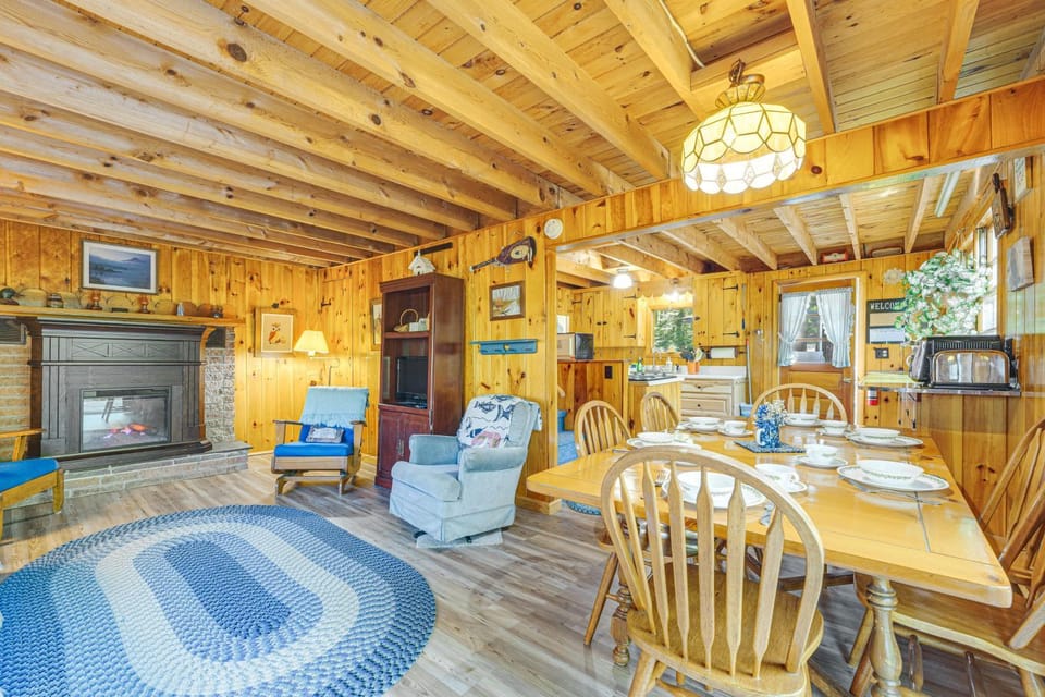 Quiet & Remote Cottage on Panther Pond! House in Casco