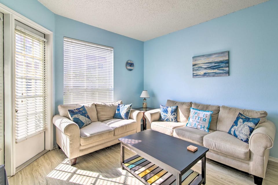 Corpus Christi Condo - Walk to Whitecap Beach! House in North Padre Island