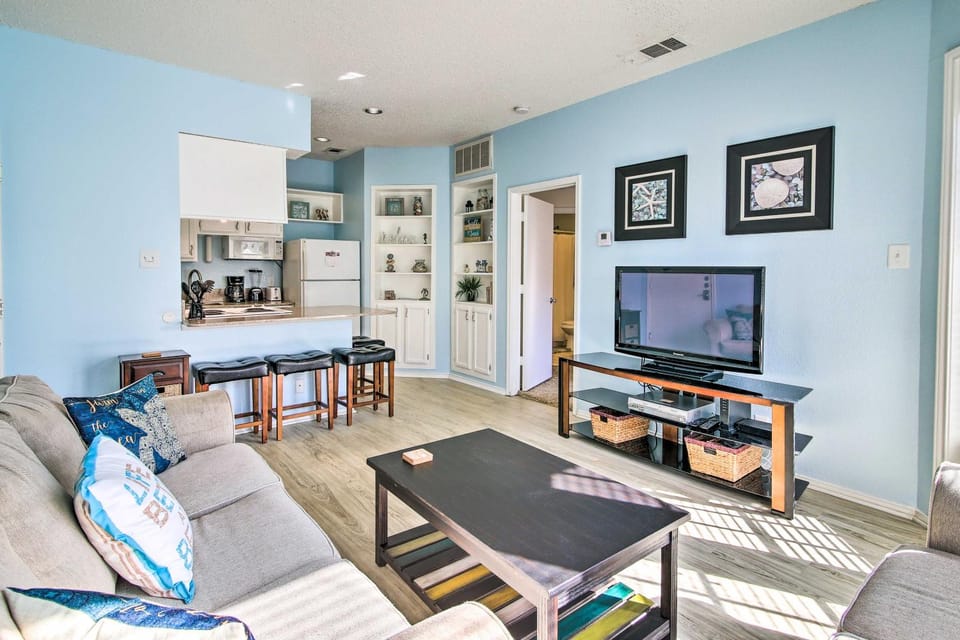 Corpus Christi Condo - Walk to Whitecap Beach! House in North Padre Island