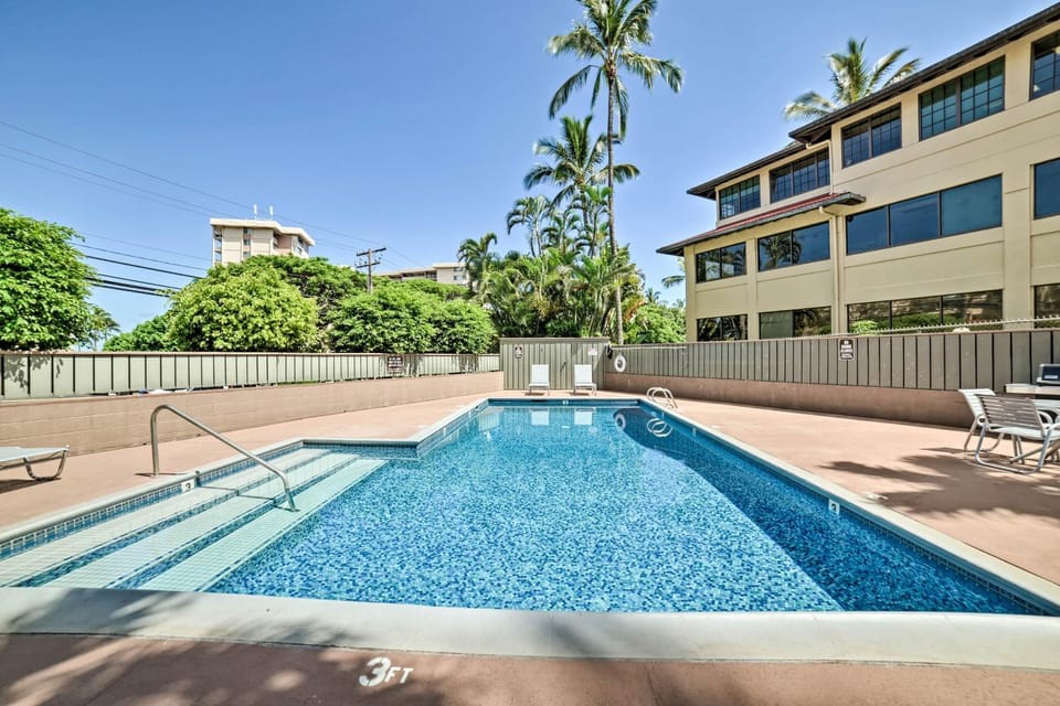 Walk to Beach: West Maui Condo w/ Lanai & Pool! House in Napili-Honokowai