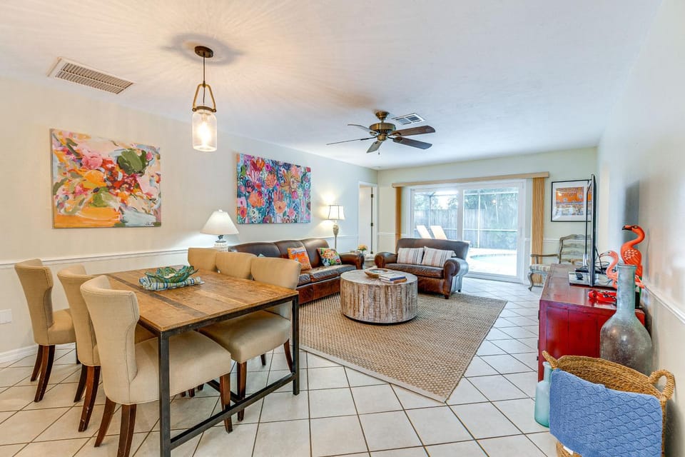Pet-Friendly Home w/ Pool, Close to Venice Beaches House in South Venice