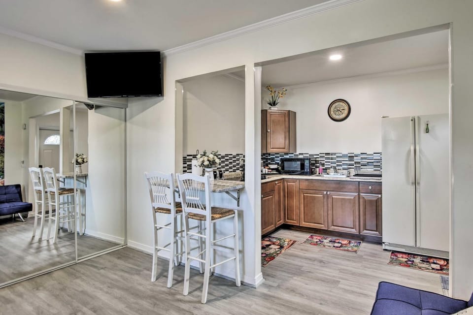 8 Mi to Universal: Orlando Studio w/ Fire Pit! Apartment in Orlando