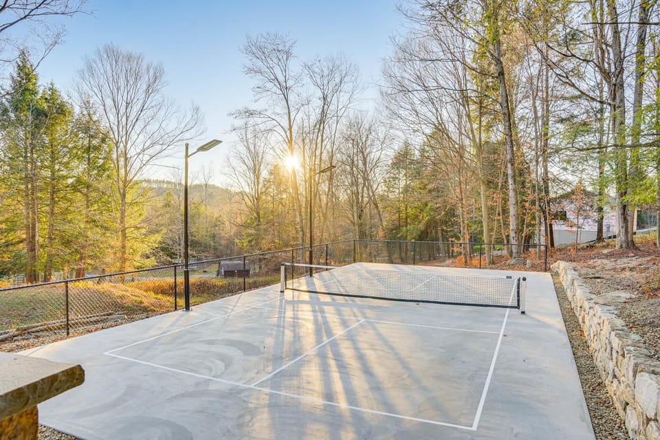 Hot Tub, Grill and Mtn Views! Benezette Cabin Cabin in Allegheny River