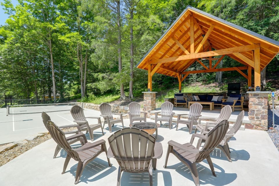 Hot Tub, Grill & Mtn Views! Benezette Cabin Cabin in Allegheny River