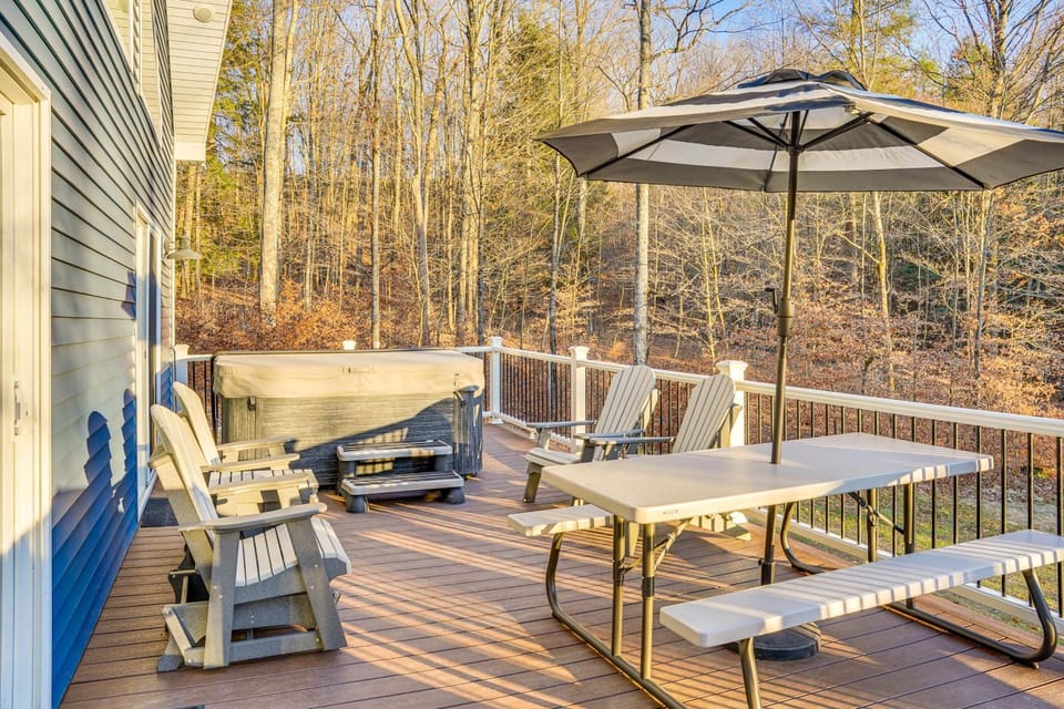 Hot Tub, Grill and Mtn Views! Benezette Cabin Cabin in Allegheny River