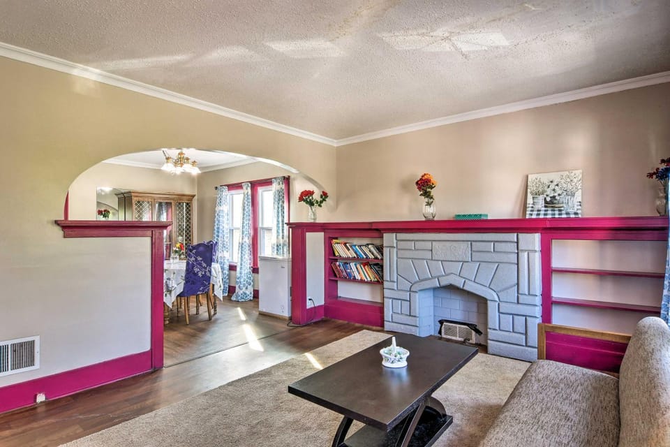 Riverside Buffalo Apt 15 Miles to Niagara Falls! Apartment in Buffalo