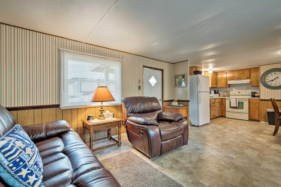 Cabin with Fire Pit, Walk to Steinhatchee River! Cabin in Florida