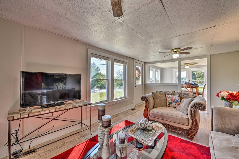 Porch, Fire Pit & Grill: Blue Ridge Mtn Cottage! House in Caldwell