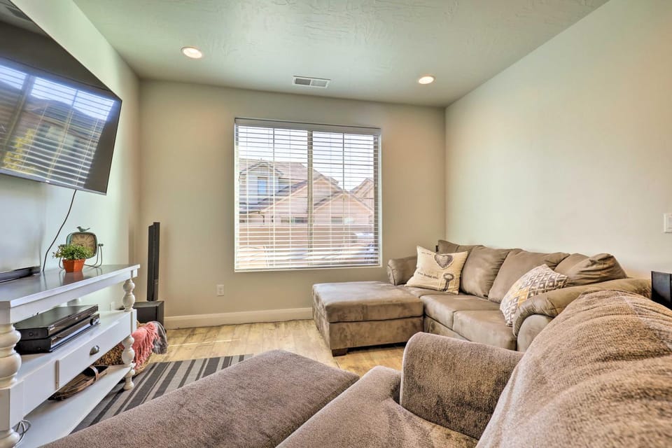 St George Area Townhome w/ Patio + Pool Access House in Washington