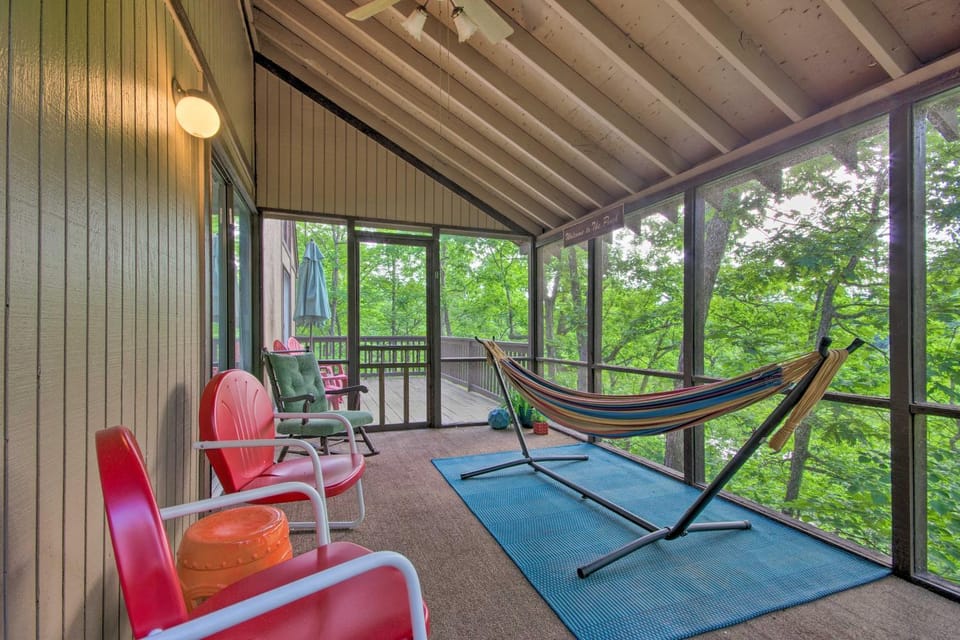 Osage Beach Home w/ Private Hot Tub: Near Lake! House in Lake of the Ozarks