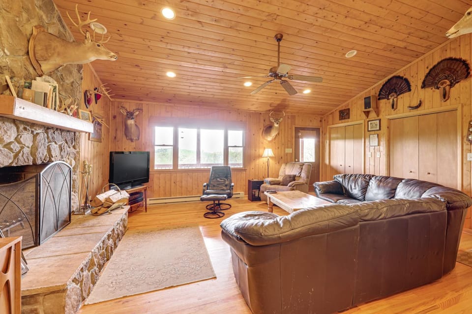 Fish, Hike, Hunt: Secluded Cabin in Doe Hill! Cabin in Shenandoah Valley