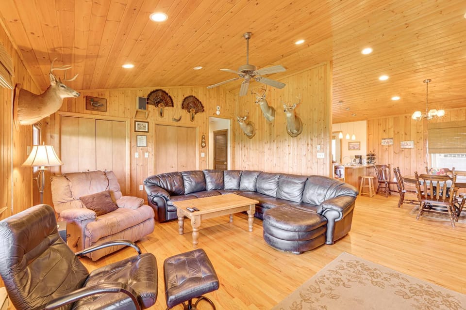 Fish, Hike, Hunt: Secluded Cabin in Doe Hill! Cabin in Shenandoah Valley