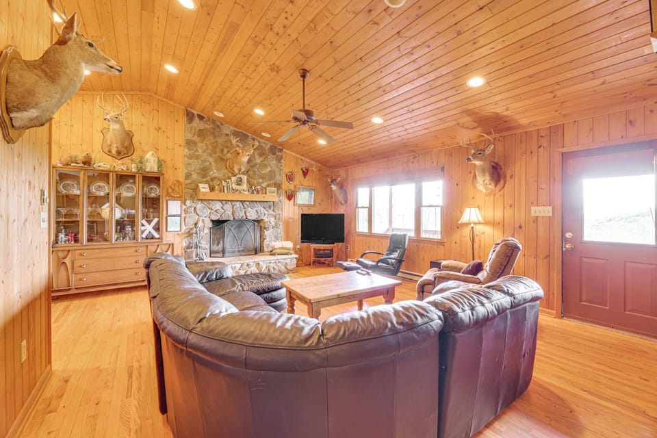 Fish, Hike, Hunt: Secluded Cabin in Doe Hill! Cabin in Shenandoah Valley