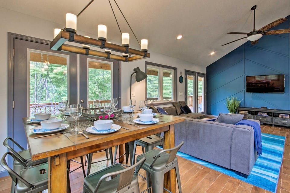 8 Mi to Asheville Fun! Home w/ Deck & Game Room House in Buncombe County
