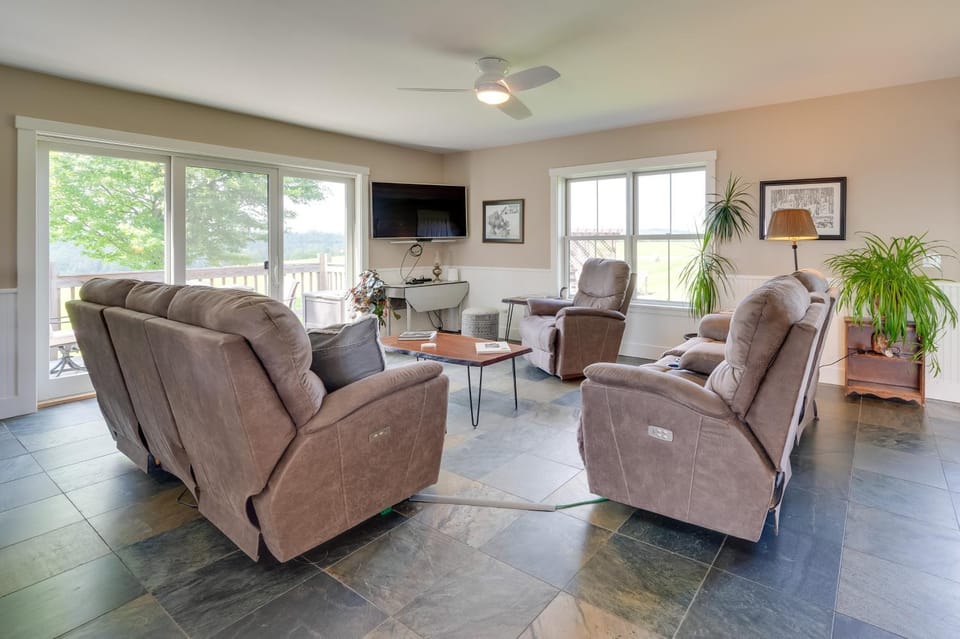 On-Site VAST Hiking Trail: Hardwick Farmhouse! House in Hardwick