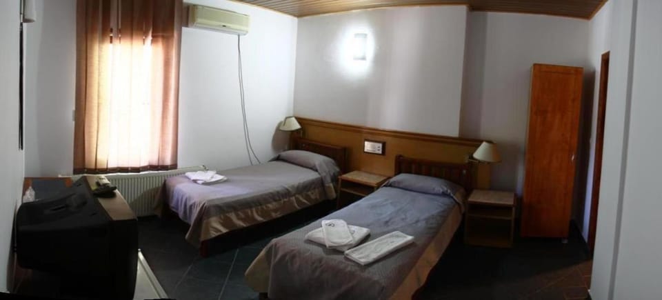 Bed, Photo of the whole room, towels, wardrobe