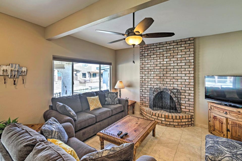 Waterfront Home in Parker w/ Mtn Views & Dock! House in Earp