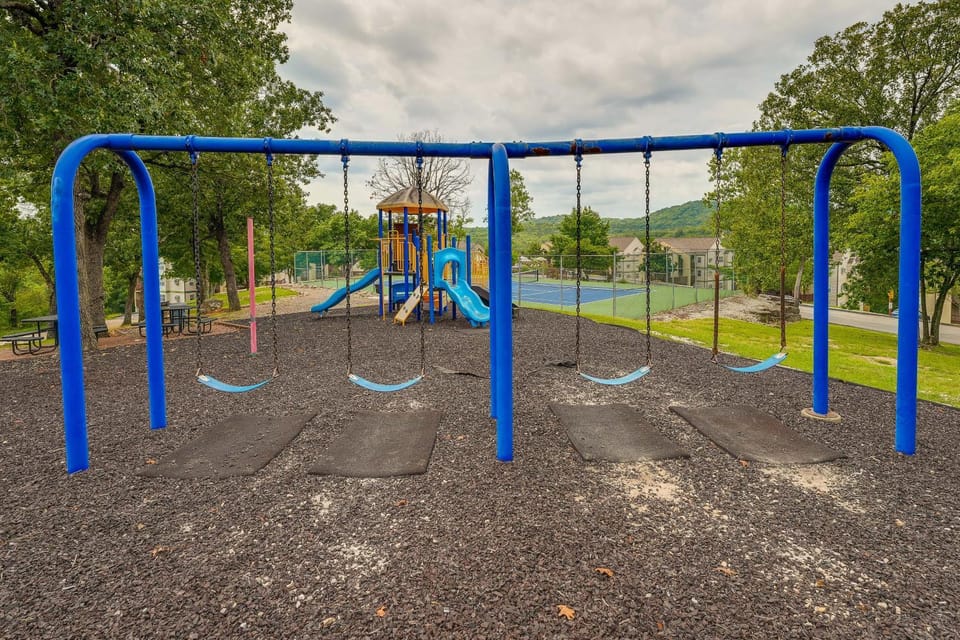 Walk to Table Rock Lake: Condo w/ Pool Access! House in Indian Point