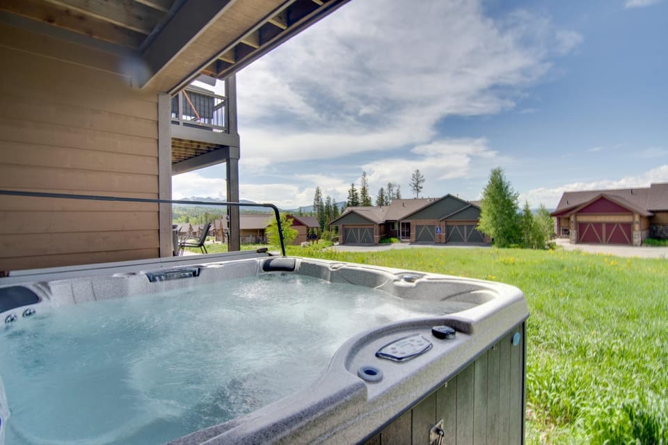 Winter Park Chalet w/ Hot Tub + Free Shuttle! House in Fraser