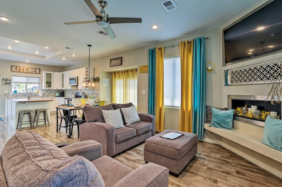 7 Mi to Dtwn Denver: Arvada Home w/ Patio House in Denver