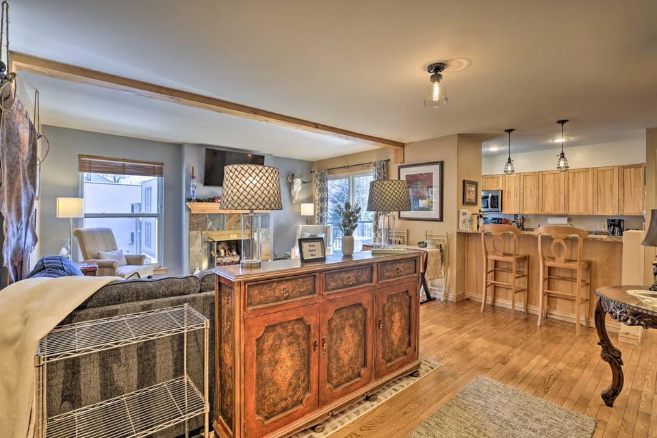 Vail Ski Condo w/ Mtn Views & Shuttle Service! House in Vail