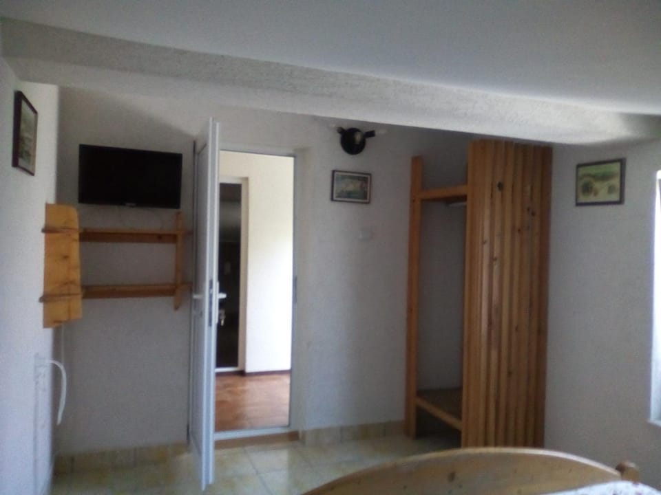 TV and multimedia, Bedroom, wardrobe