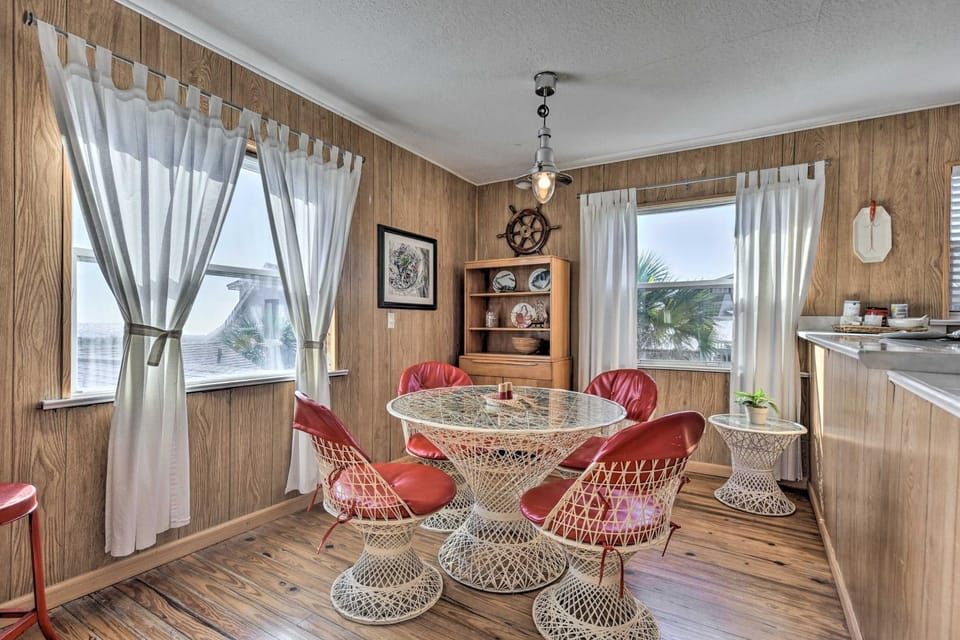 Fernandina Cottage w/ Deck + Direct Beach Access! House in Fernandina Beach