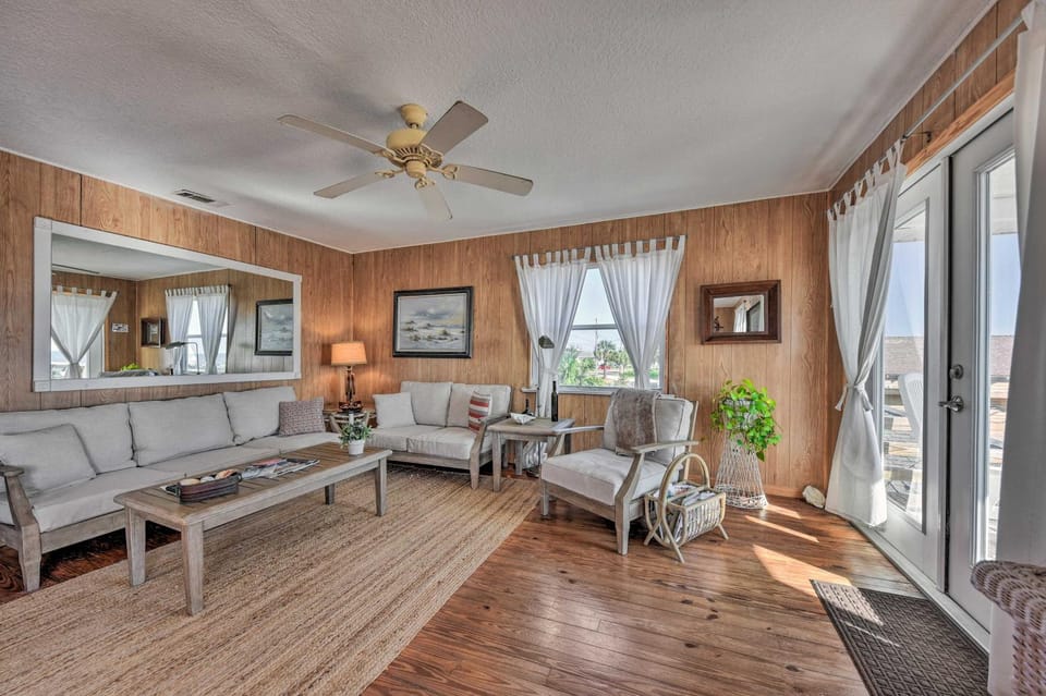 Fernandina Cottage w/ Deck + Direct Beach Access! House in Fernandina Beach
