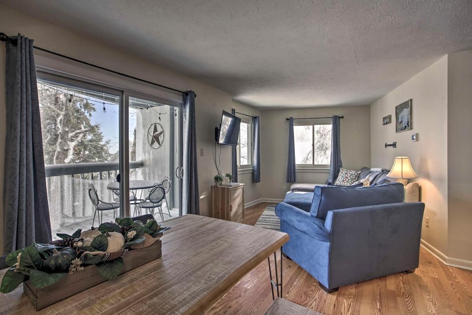 Ski-In Ski-Out Wintergreen Condo w/ Balcony House in Massies Mill