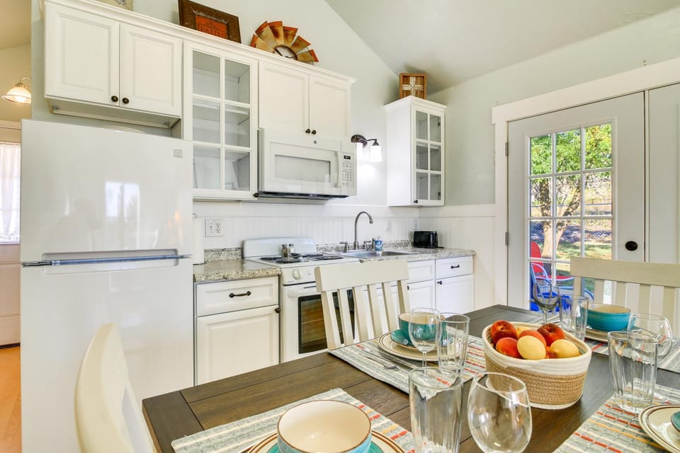 Ranch Cabin w/ Decks, 10 Mi to Fredericksburg Cabin in Rio Grande