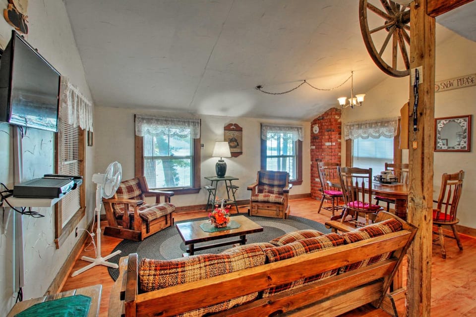 Center Ossipee Pet-Friendly Cottage w/ Dock! House in Ossipee Lake