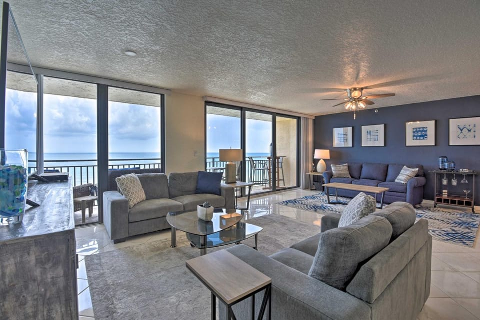 Beachfront Resort Condo w/ Panoramic Ocean Views! House in Edgewater