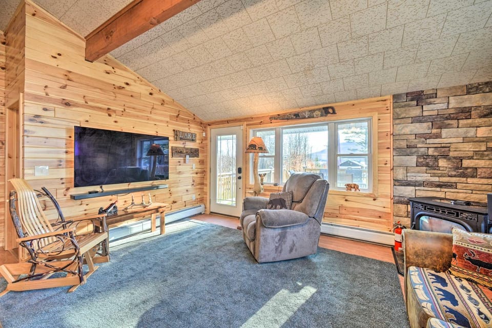 Lake Pleasant Access! Speculator Cottage w/ Deck House in Capital District, NY, USA