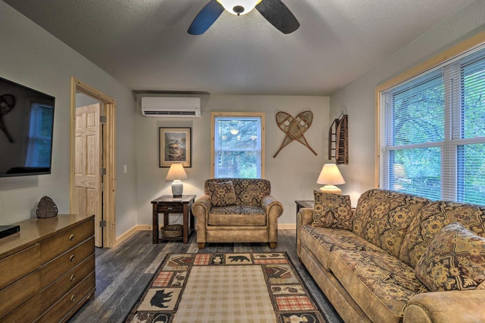Pet-Friendly Petoskey Area Cabin, Walk to River! Cabin in Alanson